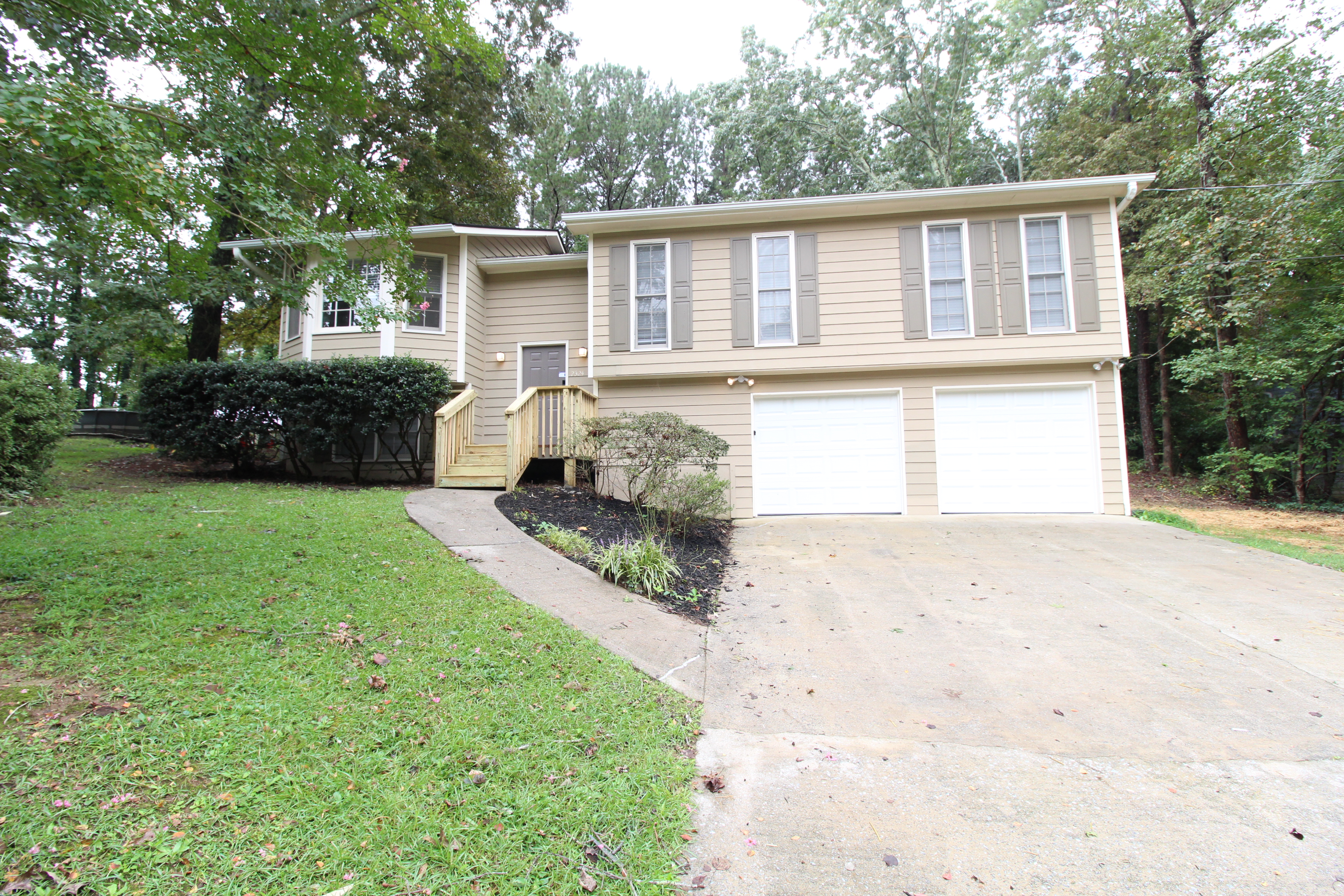 2324 Whitehouse Rd Dacula, GA 30019